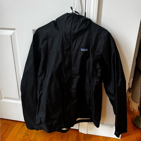 Men’s M Like New Patagonia Rain Jacket - Picture 1 of 5